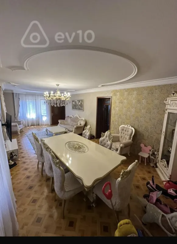 Satılır 6 otaqlı həyət evi 300 m²
