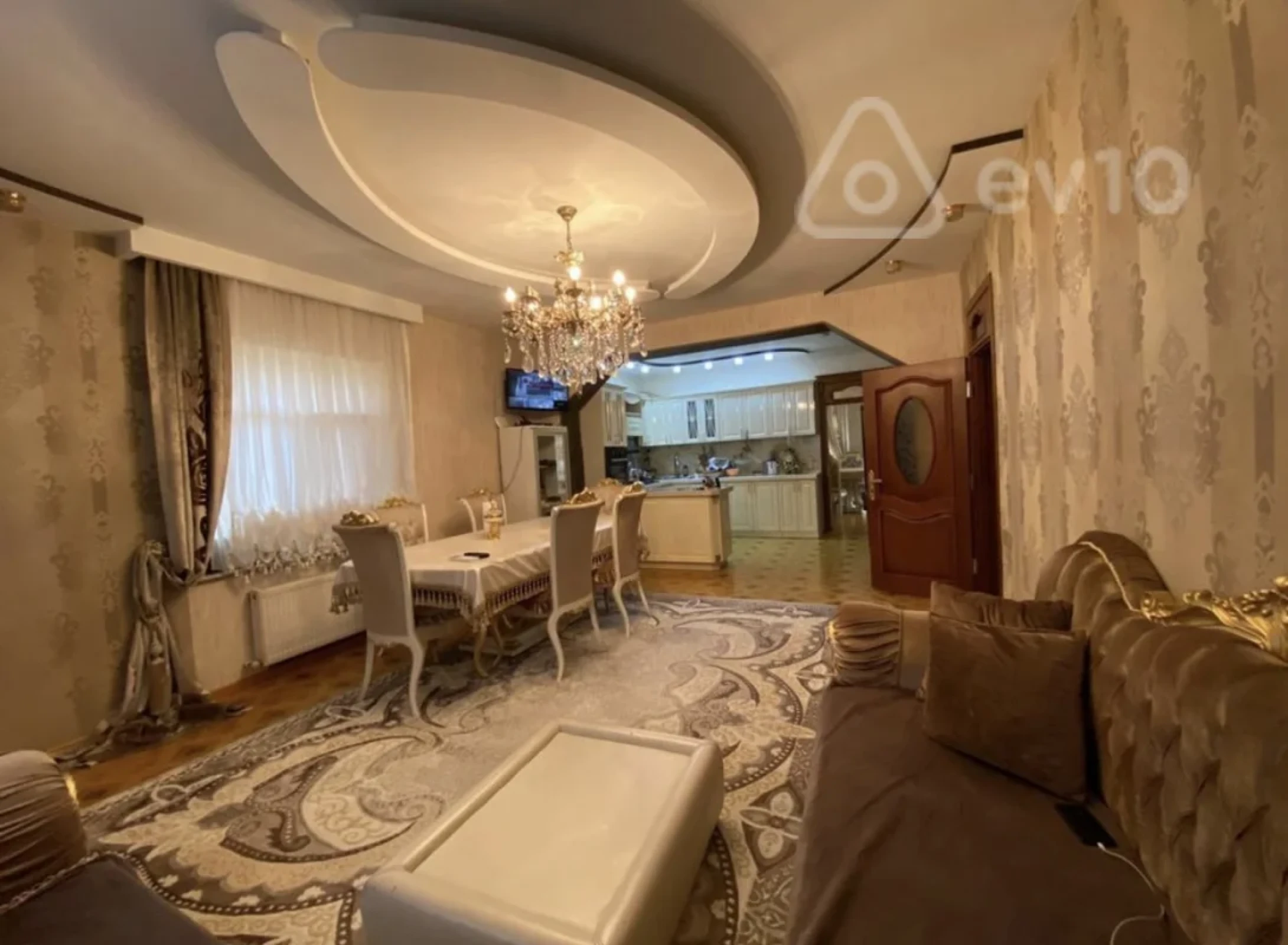 Satılır 6 otaqlı həyət evi 300 m²