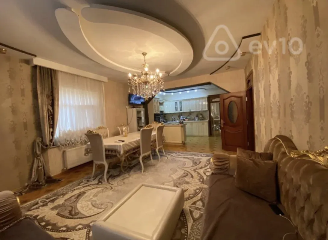 Satılır 6 otaqlı həyət evi 300 m²