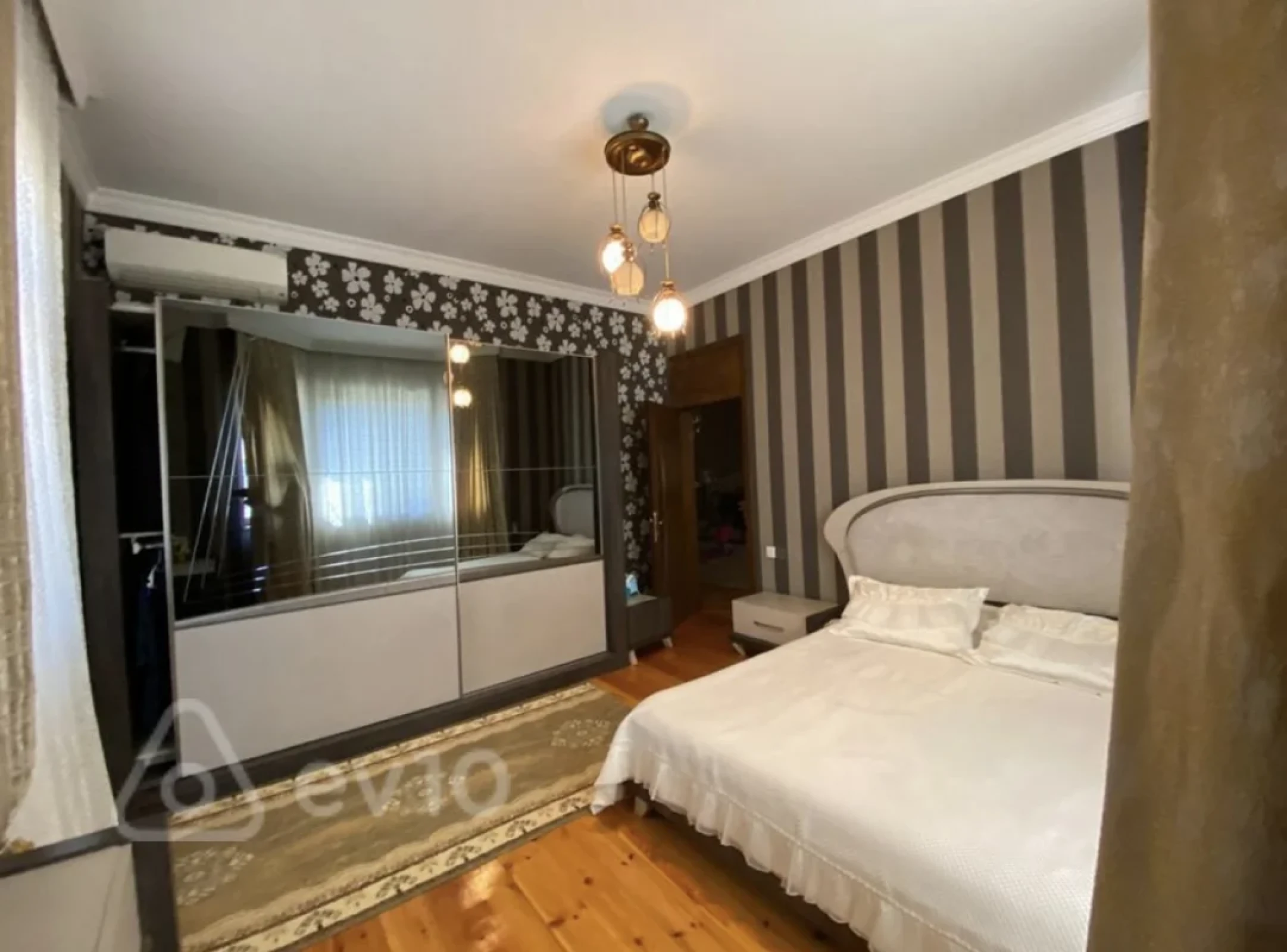 Satılır 6 otaqlı həyət evi 300 m²