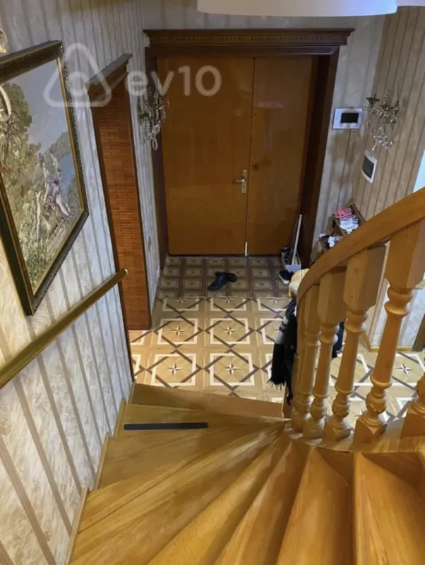 Satılır 6 otaqlı həyət evi 300 m²