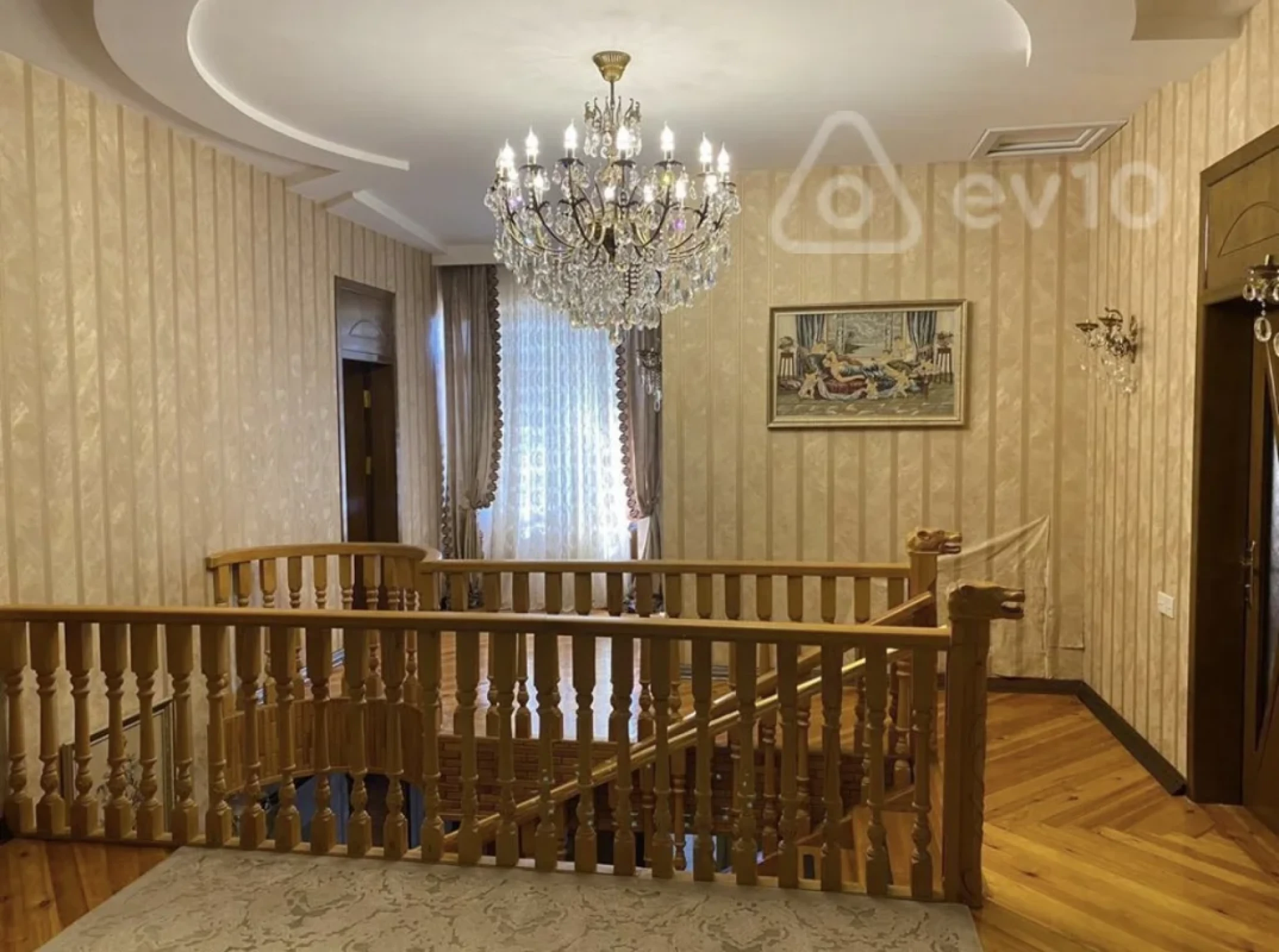 Satılır 6 otaqlı həyət evi 300 m²