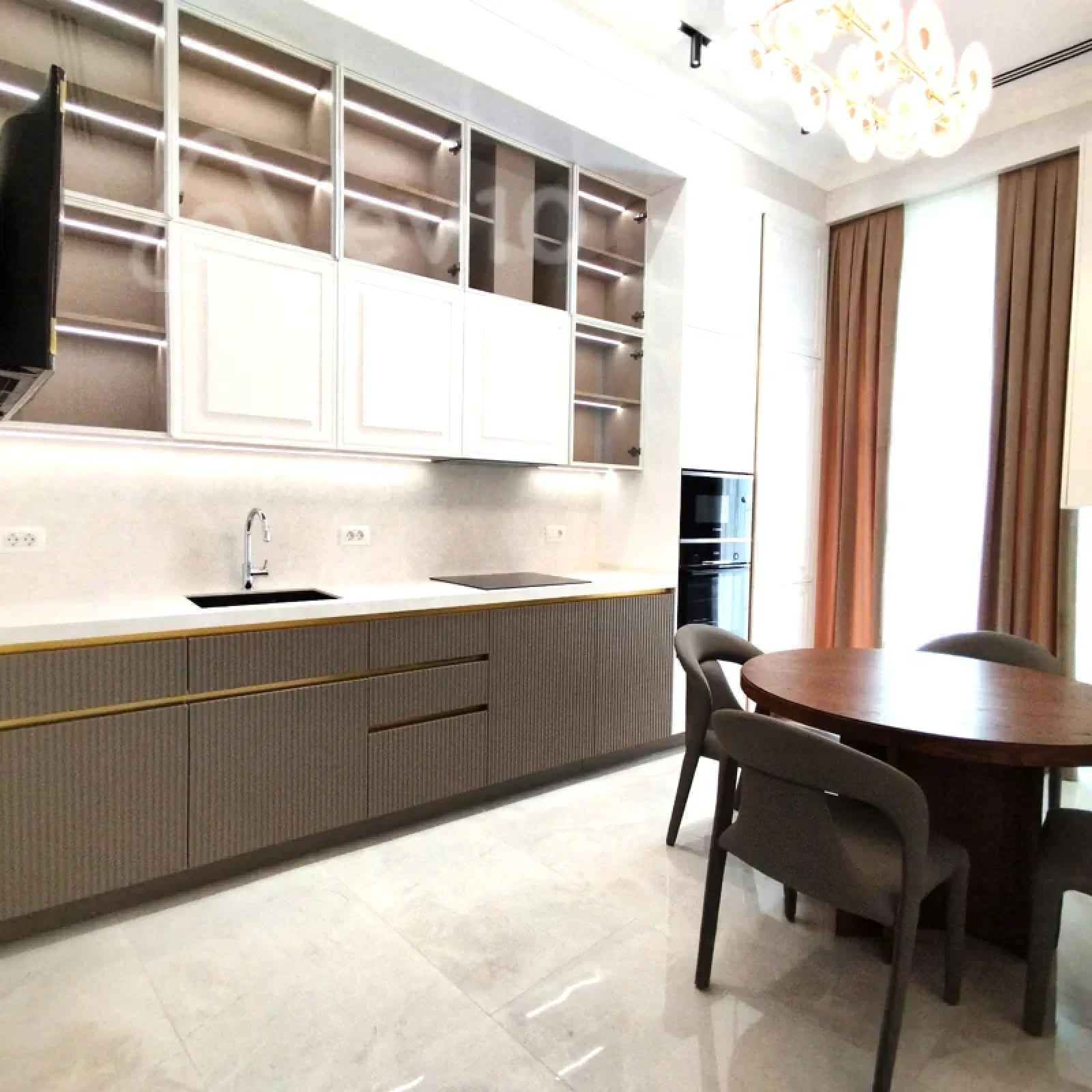 Kirayə verilir 3 otaqlı yeni tikili 145 m²