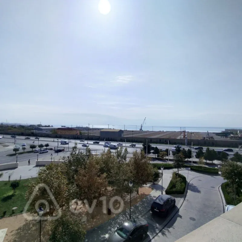 Kirayə verilir 3 otaqlı yeni tikili 145 m²