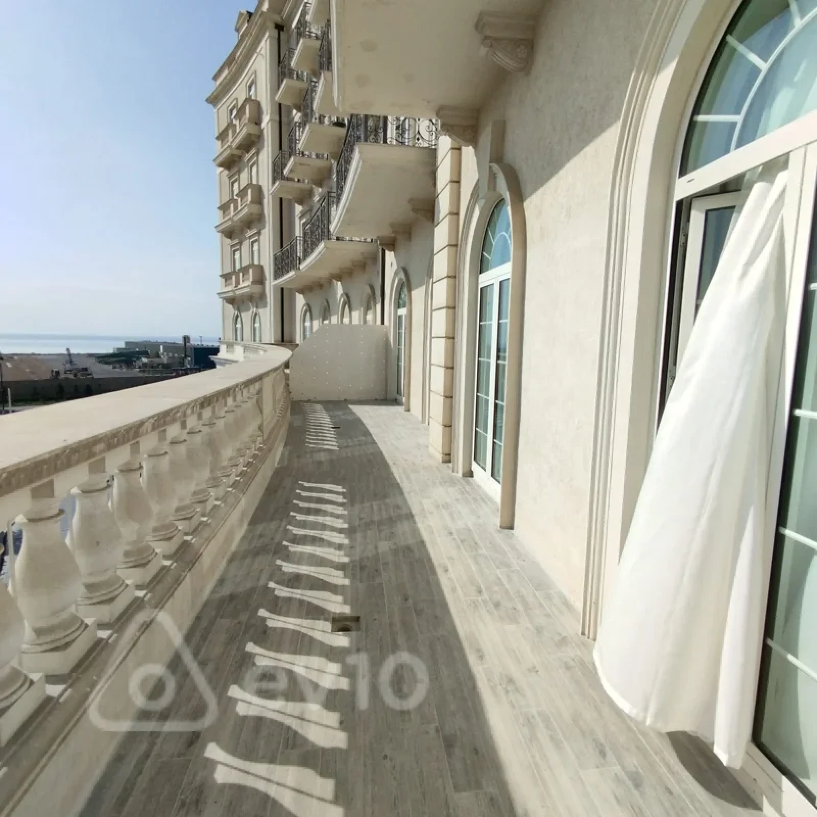 Kirayə verilir 3 otaqlı yeni tikili 145 m²