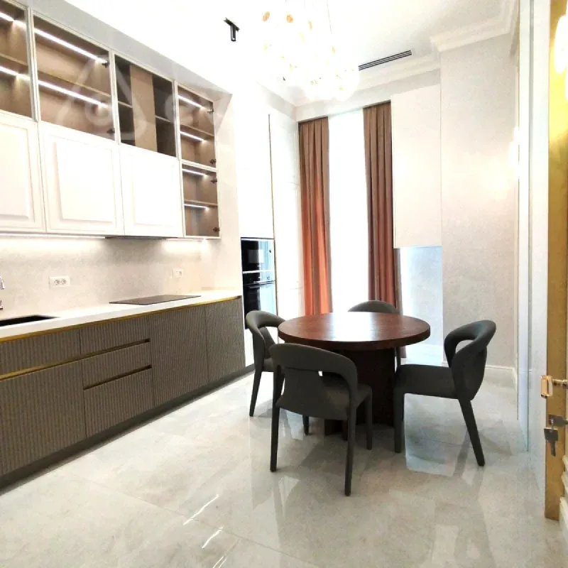 Kirayə verilir 3 otaqlı yeni tikili 145 m²