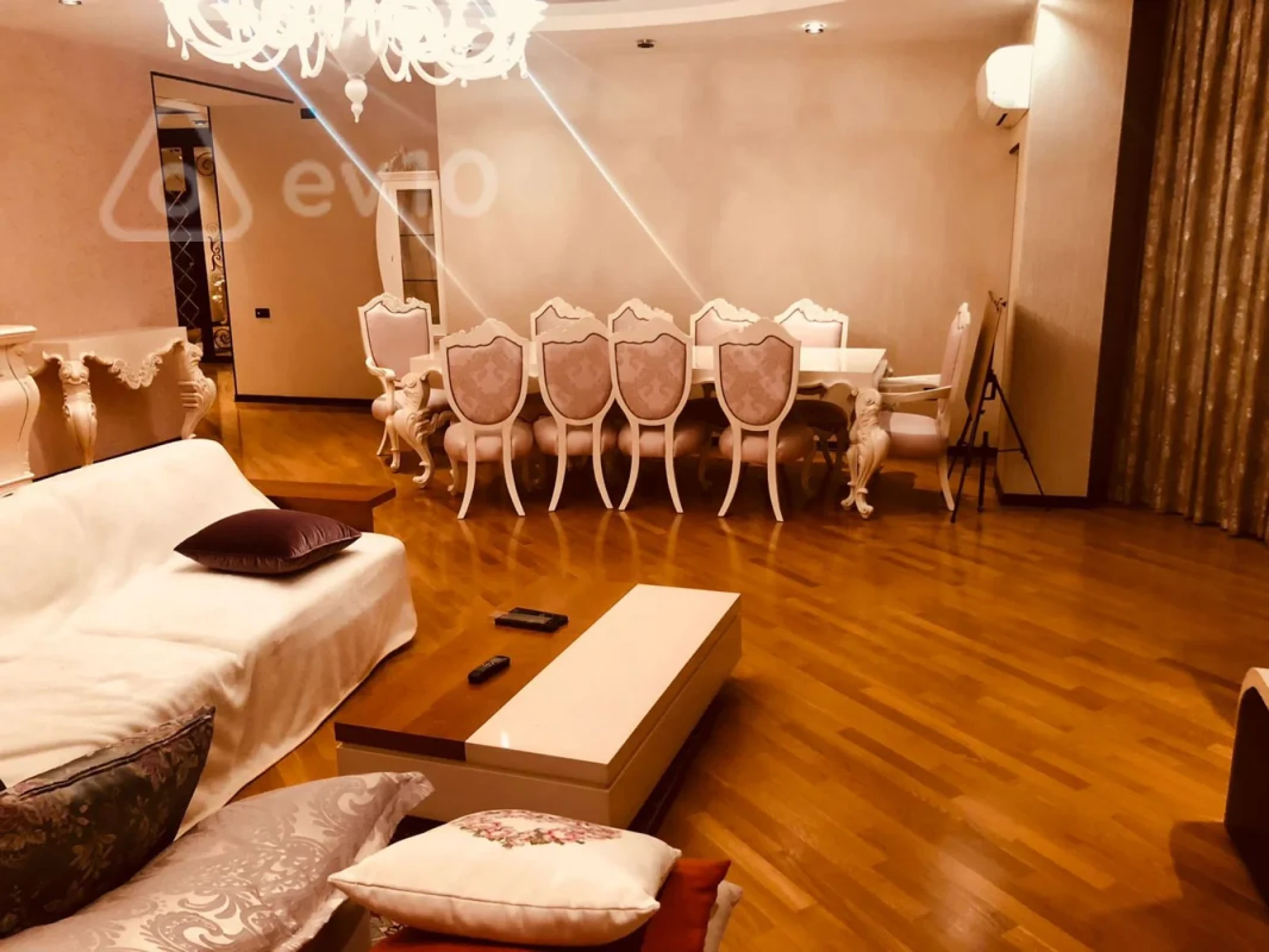 Kirayə verilir 4 otaqlı yeni tikili 217 m²