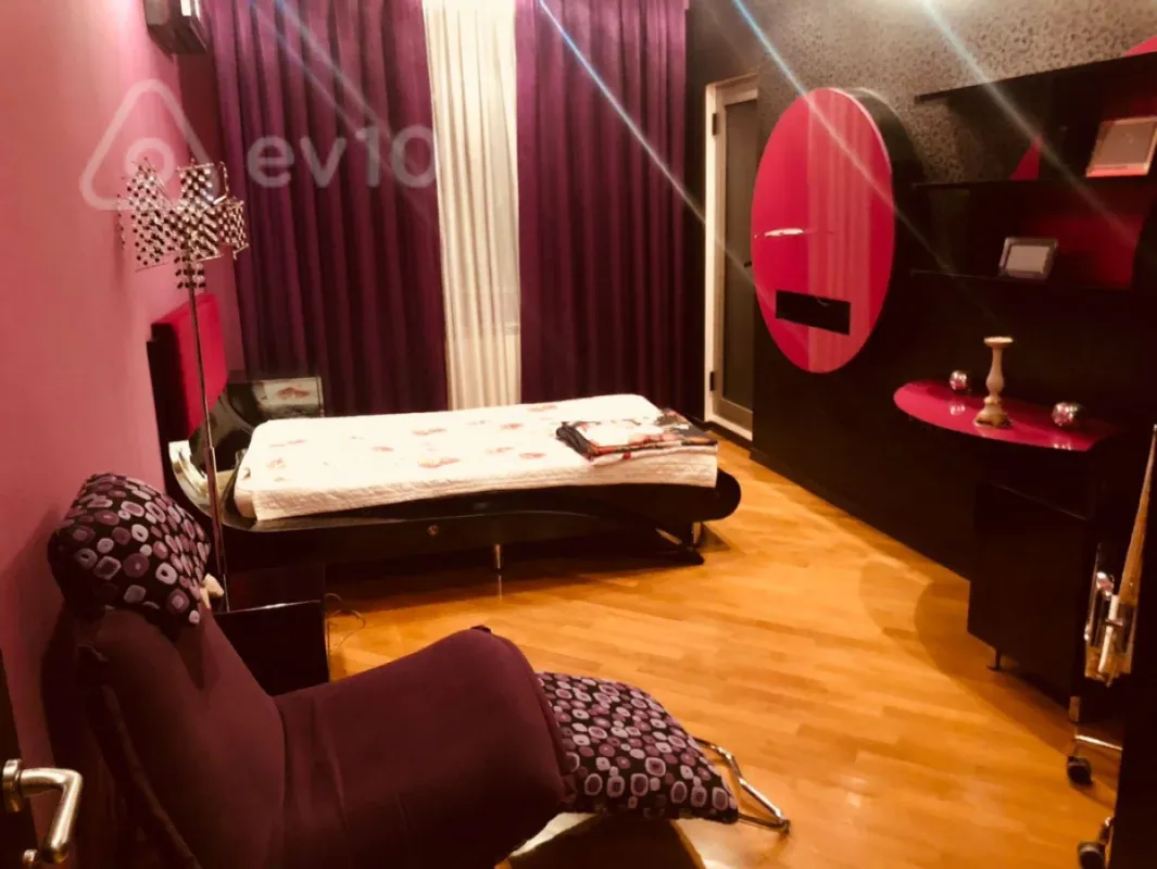 Kirayə verilir 4 otaqlı yeni tikili 217 m²