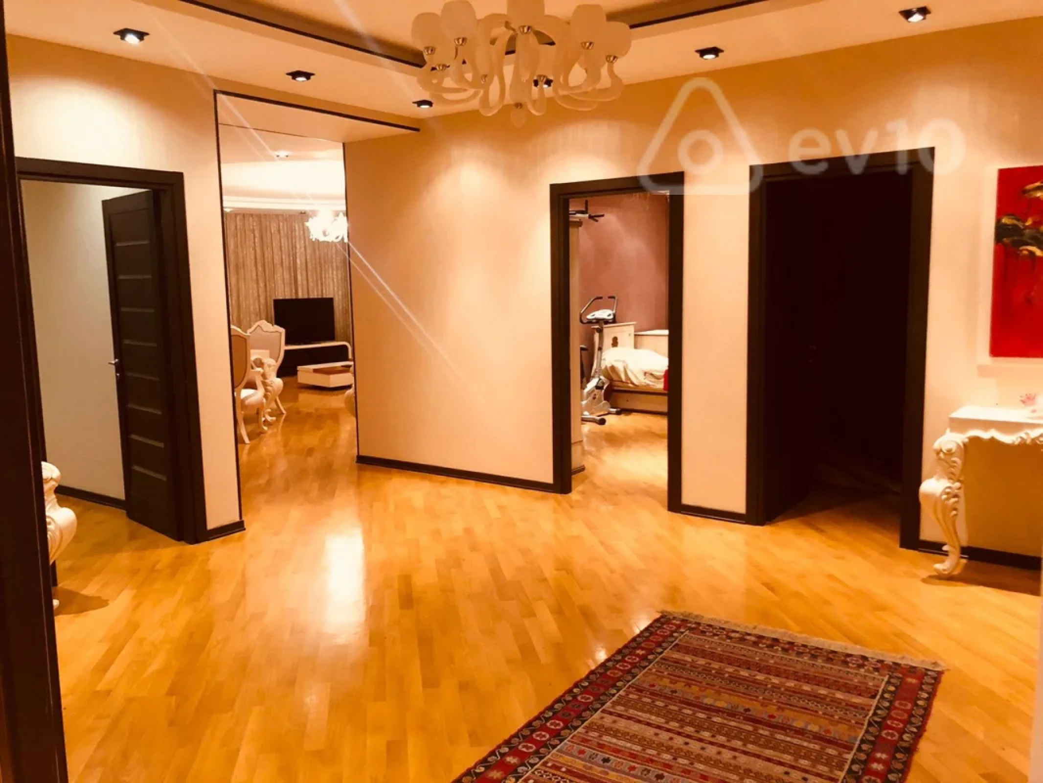 Kirayə verilir 4 otaqlı yeni tikili 217 m²