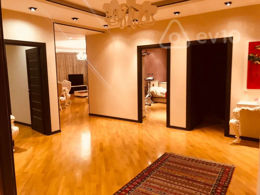 Kirayə verilir 4 otaqlı yeni tikili 217 m²