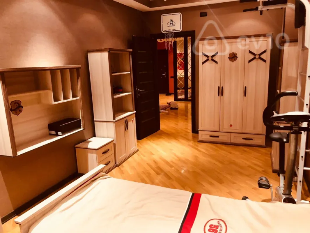 Kirayə verilir 4 otaqlı yeni tikili 217 m²