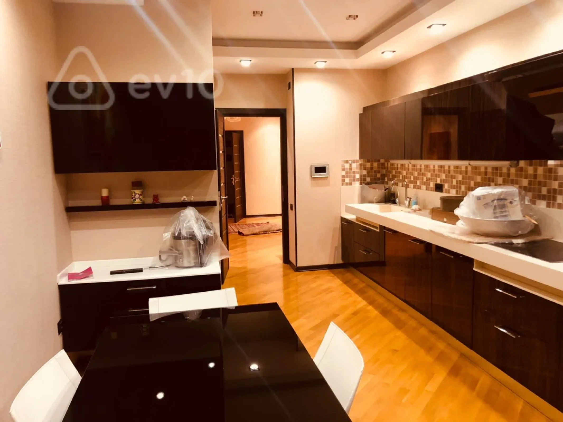 Kirayə verilir 4 otaqlı yeni tikili 217 m²