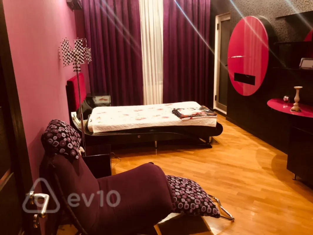 Kirayə verilir 4 otaqlı yeni tikili 217 m²