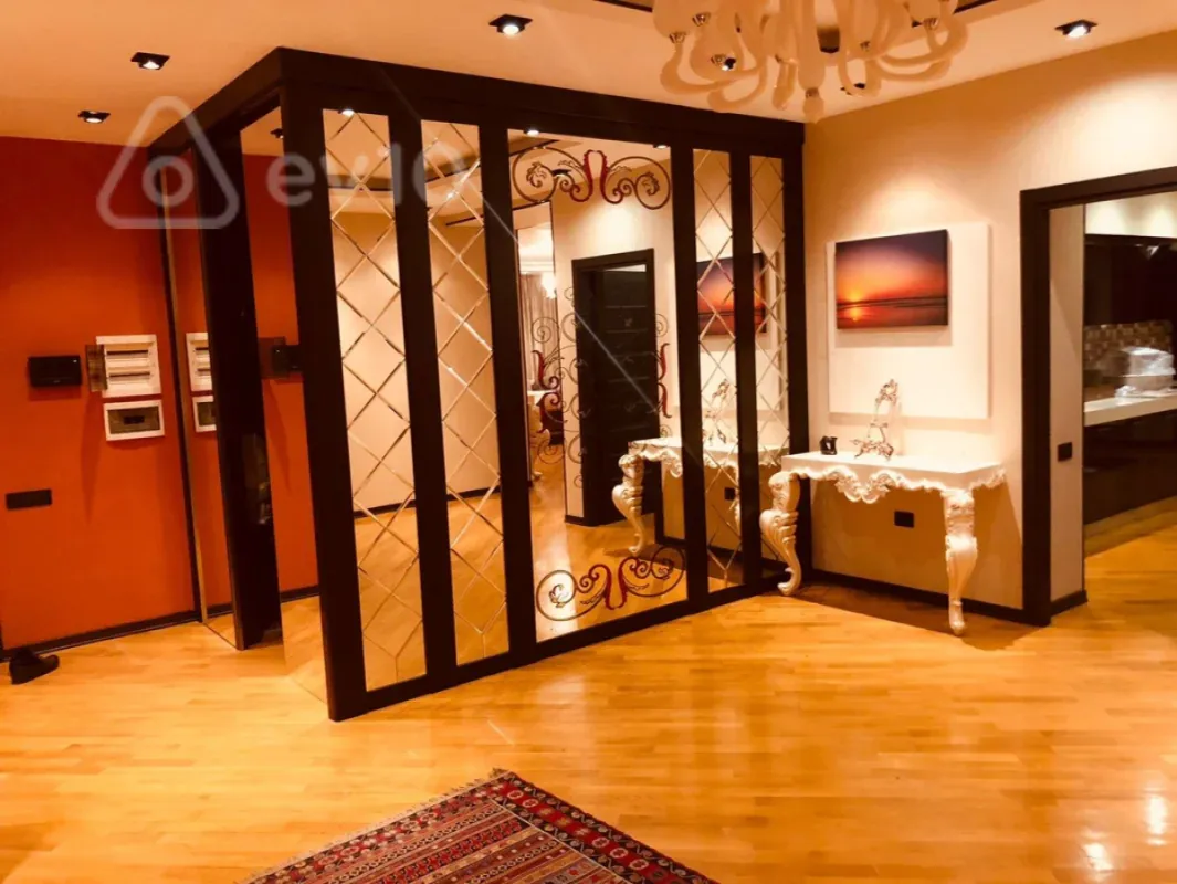 Kirayə verilir 4 otaqlı yeni tikili 217 m²