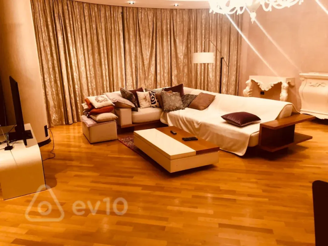 Kirayə verilir 4 otaqlı yeni tikili 217 m²