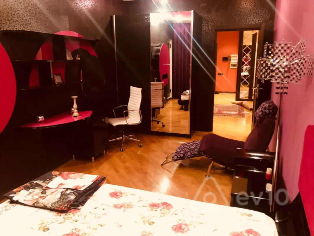 Kirayə verilir 4 otaqlı yeni tikili 217 m²