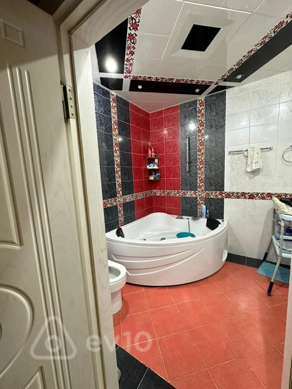 Kirayə verilir 4 otaqlı yeni tikili 250 m²