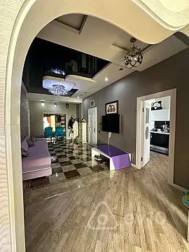 Kirayə verilir 4 otaqlı yeni tikili 250 m²