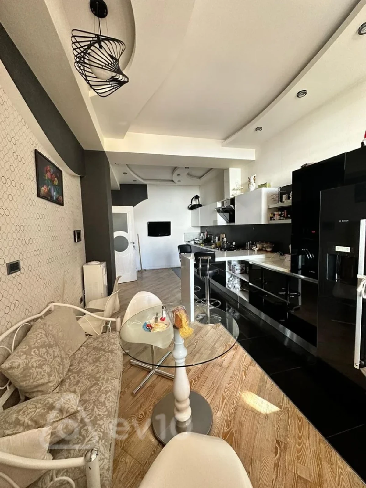 Kirayə verilir 4 otaqlı yeni tikili 250 m²