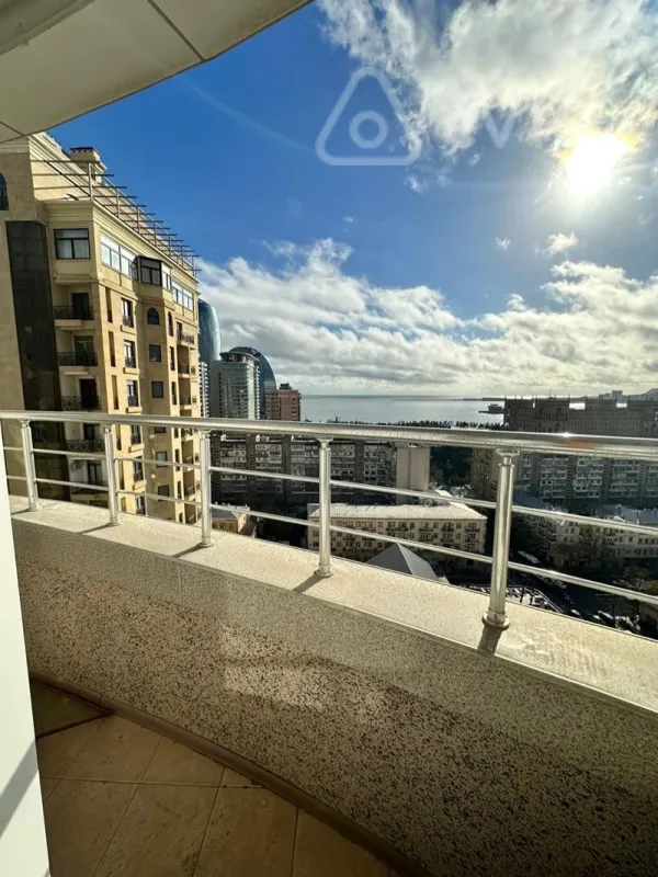 Kirayə verilir 4 otaqlı yeni tikili 250 m²