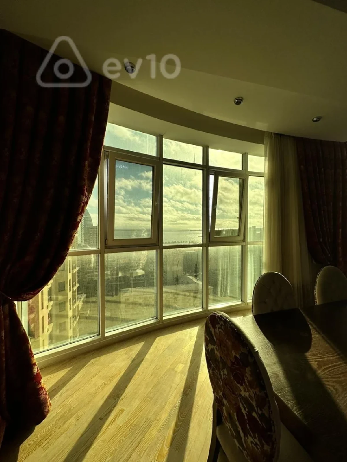 Kirayə verilir 4 otaqlı yeni tikili 250 m²