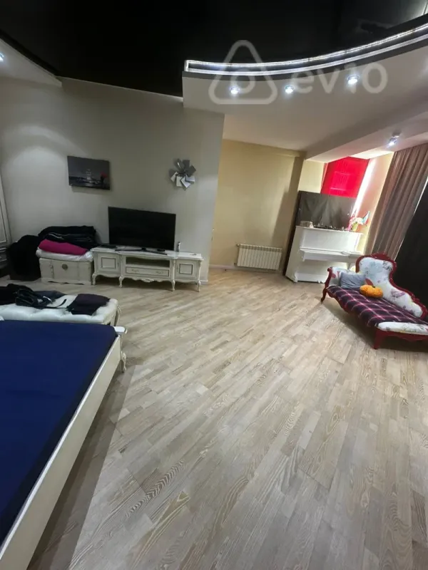 Kirayə verilir 4 otaqlı yeni tikili 250 m²