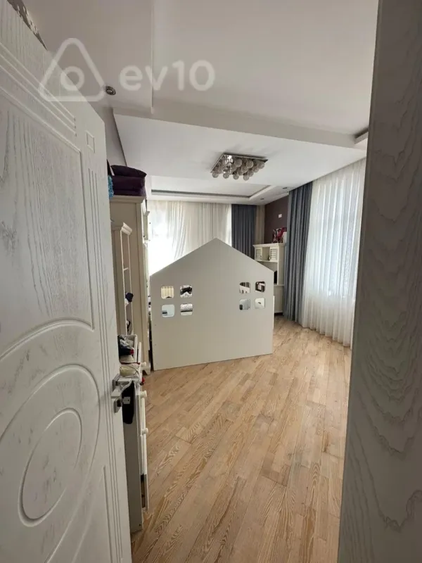 Kirayə verilir 4 otaqlı yeni tikili 250 m²
