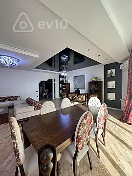 Kirayə verilir 4 otaqlı yeni tikili 250 m²