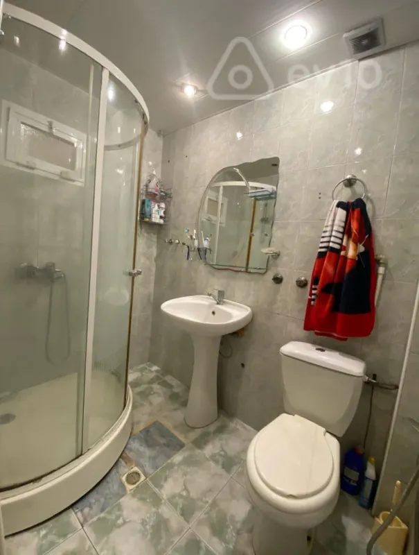 Kirayə verilir 4 otaqlı köhnə tikili 120 m²