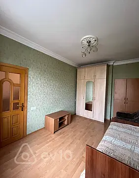 Kirayə verilir 4 otaqlı köhnə tikili 120 m²