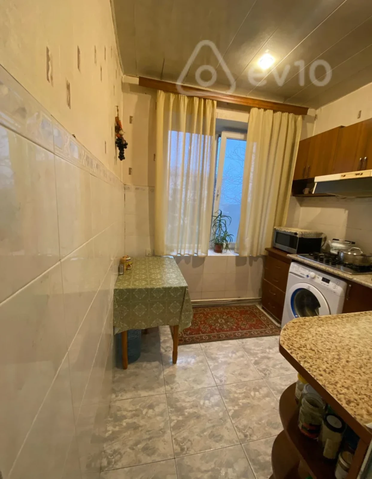 Kirayə verilir 4 otaqlı köhnə tikili 120 m²