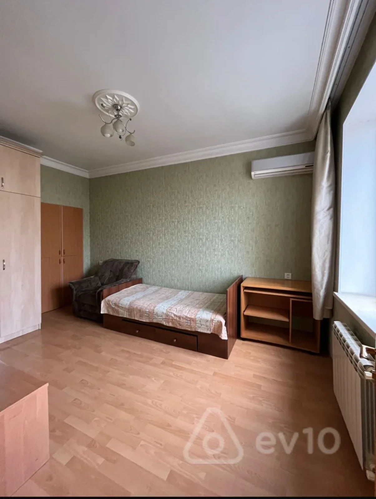 Kirayə verilir 4 otaqlı köhnə tikili 120 m²