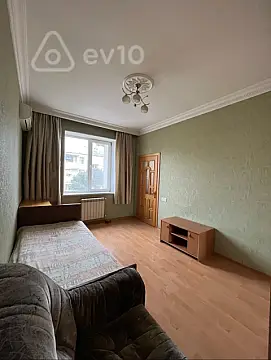 Kirayə verilir 4 otaqlı köhnə tikili 120 m²