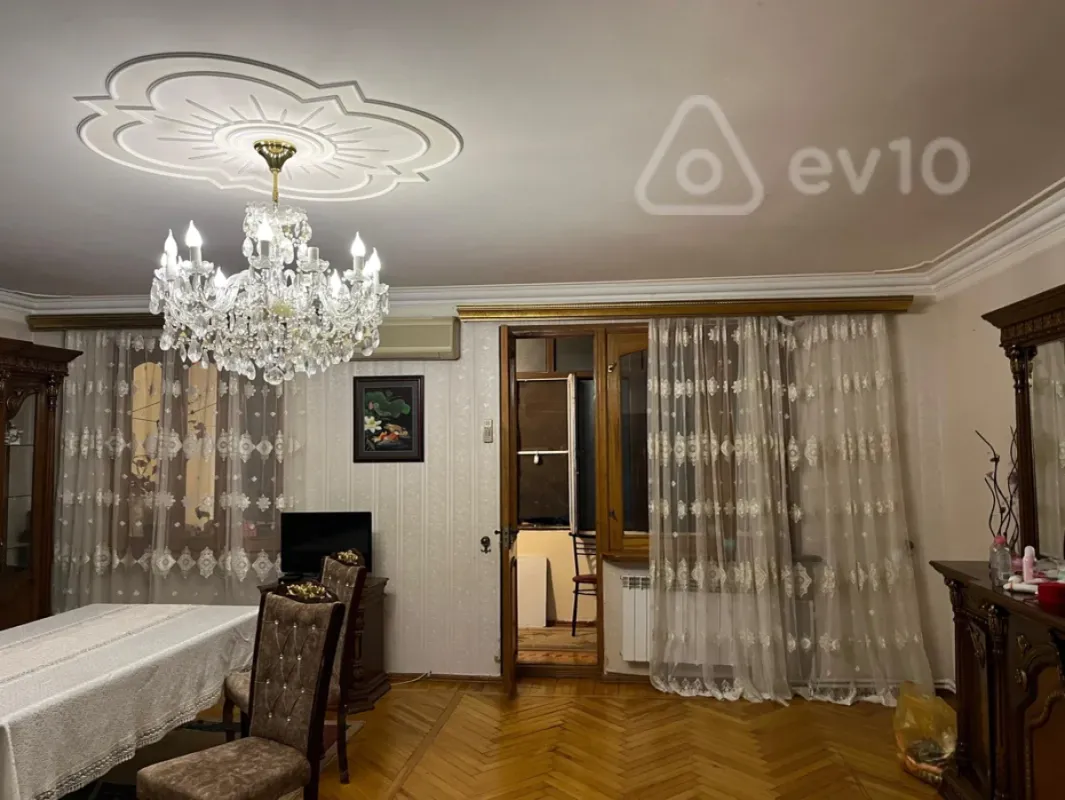 Kirayə verilir 3 otaqlı köhnə tikili 85 m²