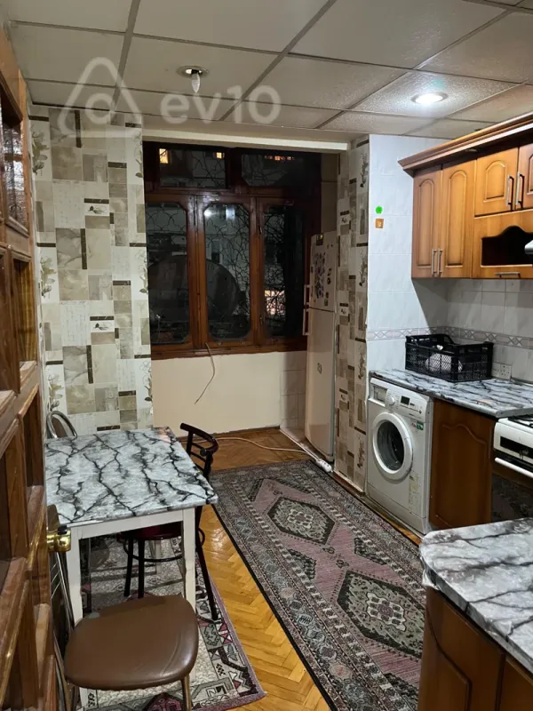 Kirayə verilir 3 otaqlı köhnə tikili 85 m²