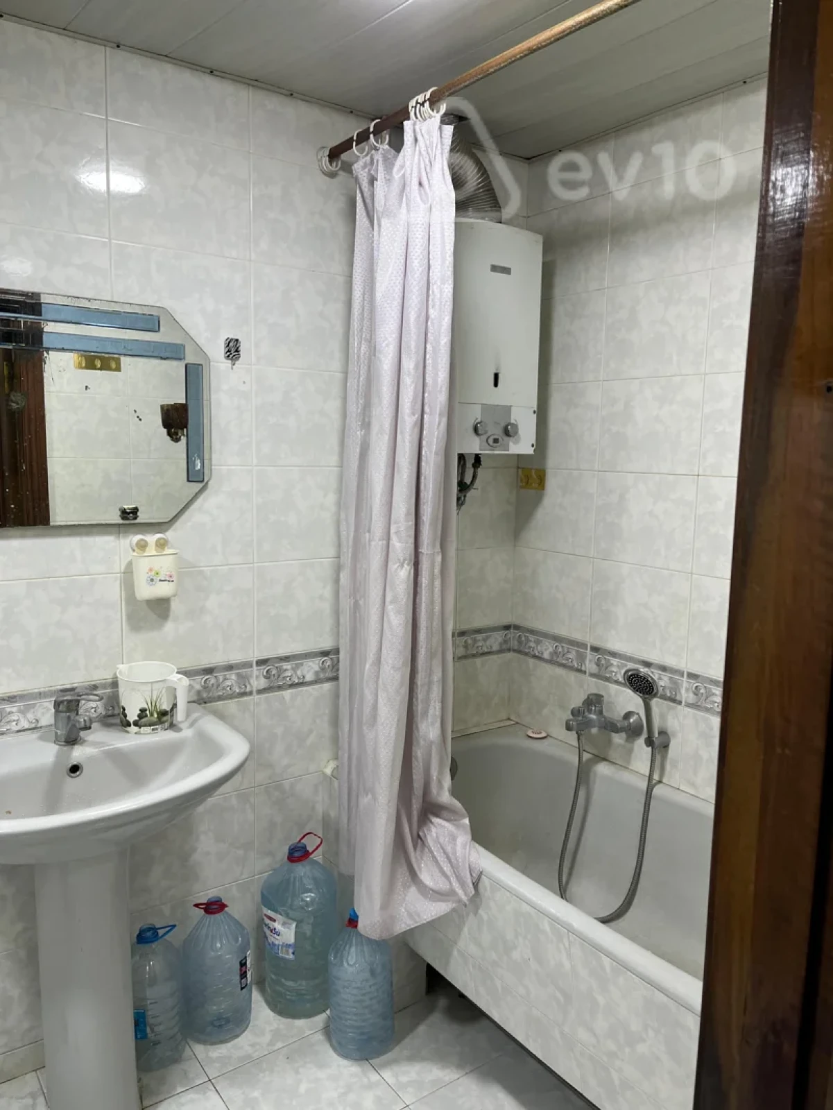 Kirayə verilir 3 otaqlı köhnə tikili 85 m²