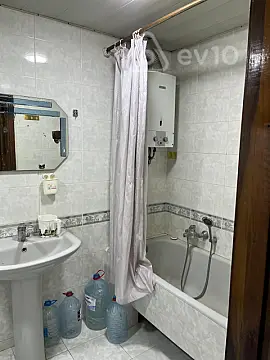 Kirayə verilir 3 otaqlı köhnə tikili 85 m²