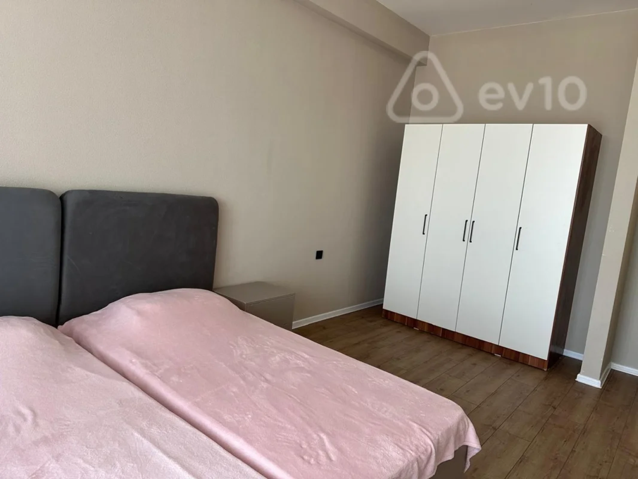 Kirayə verilir 4 otaqlı yeni tikili 180 m²