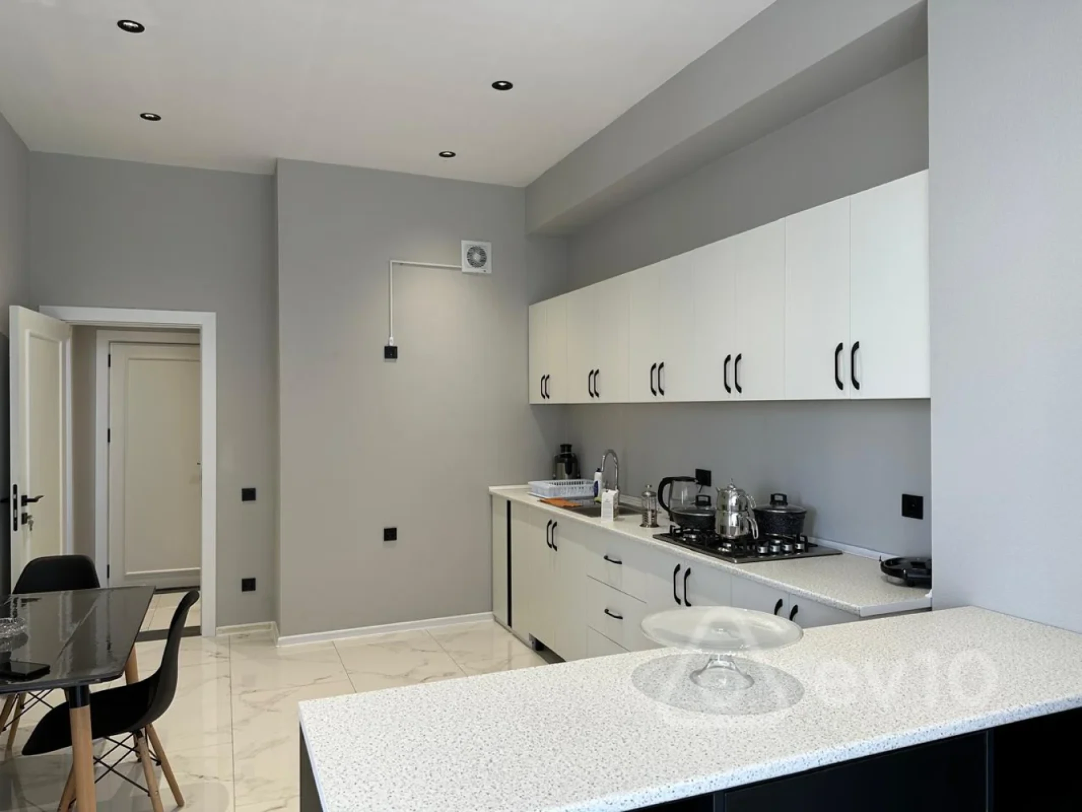 Kirayə verilir 4 otaqlı yeni tikili 180 m²