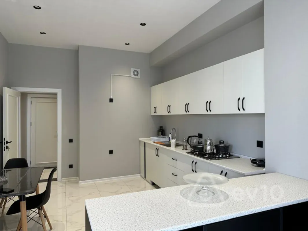 Kirayə verilir 4 otaqlı yeni tikili 180 m²