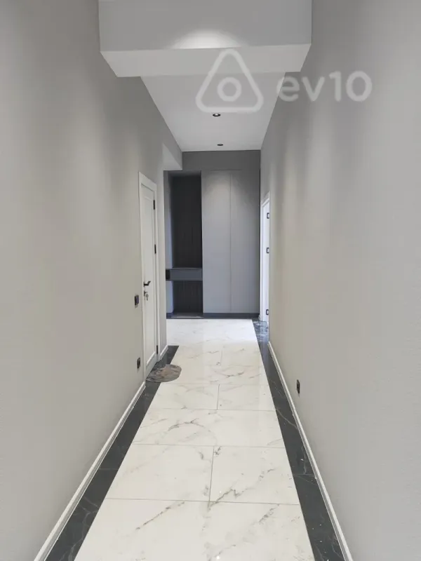 Kirayə verilir 4 otaqlı yeni tikili 180 m²