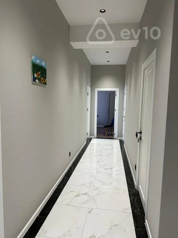 Kirayə verilir 4 otaqlı yeni tikili 180 m²