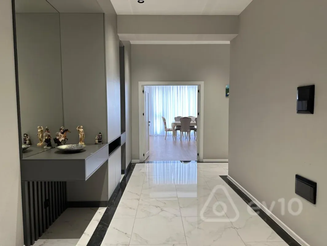 Kirayə verilir 4 otaqlı yeni tikili 180 m²