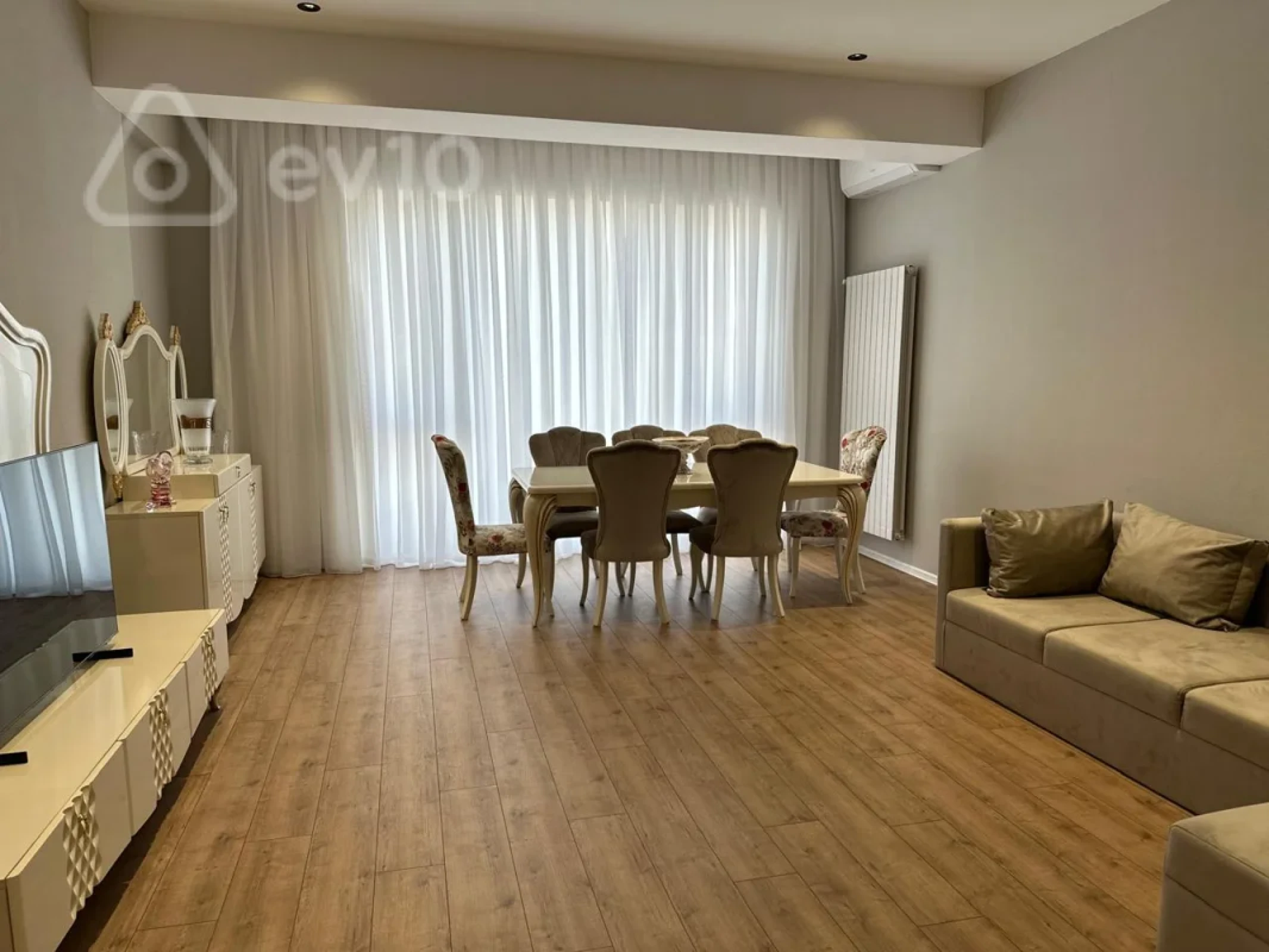 Kirayə verilir 4 otaqlı yeni tikili 180 m²