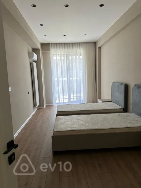 Kirayə verilir 4 otaqlı yeni tikili 180 m²