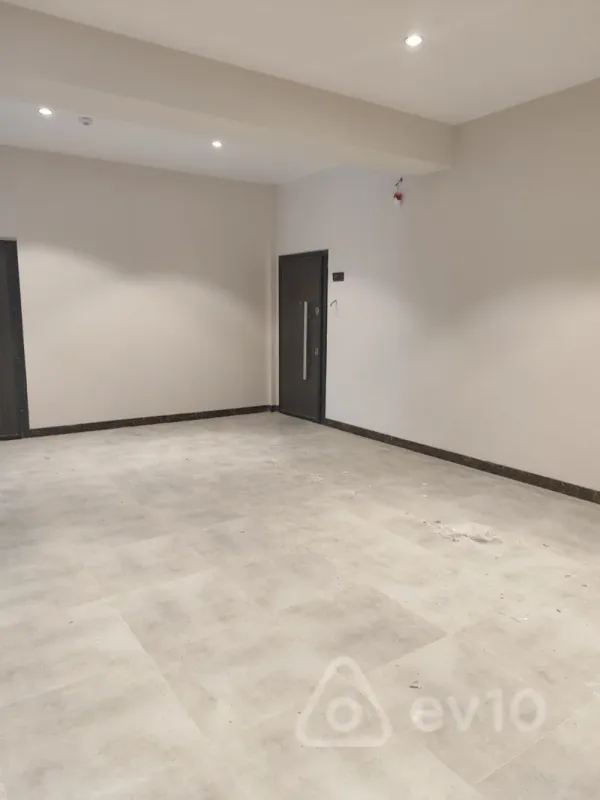 Kirayə verilir 4 otaqlı yeni tikili 180 m²