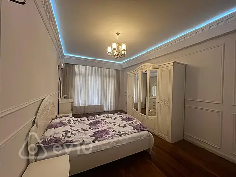 Kirayə verilir 3 otaqlı yeni tikili 170 m²