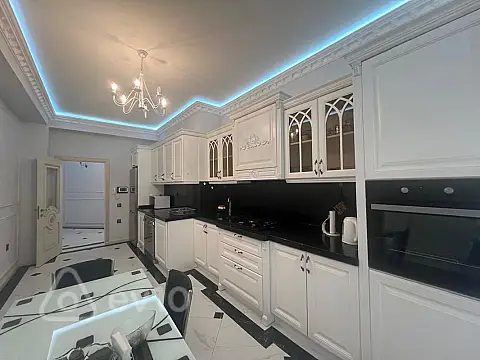 Kirayə verilir 3 otaqlı yeni tikili 170 m²