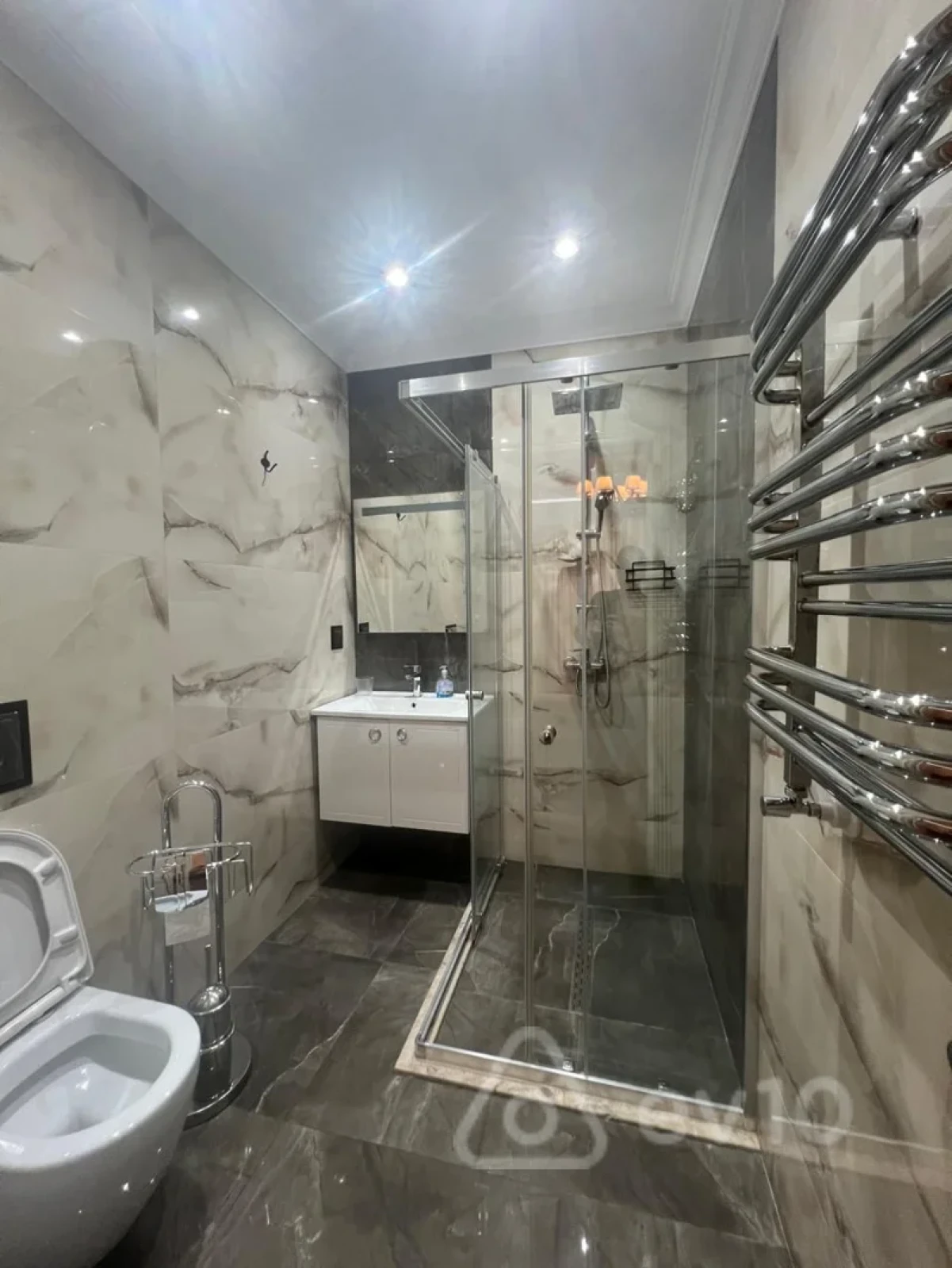 Kirayə verilir 3 otaqlı yeni tikili 170 m²