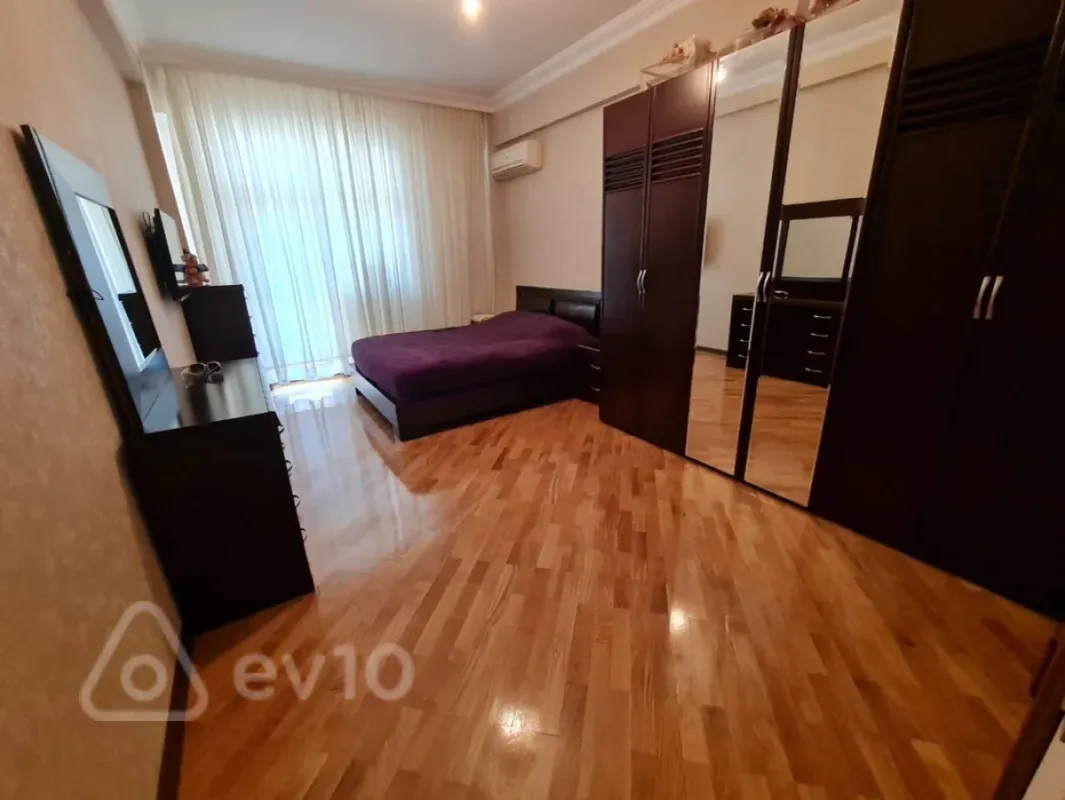 Satılır 3 otaqlı yeni tikili 145 m²